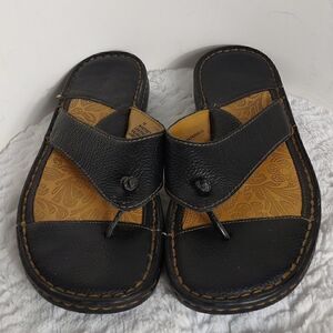 High Sierra Black Leather Woman's Thong Sandals